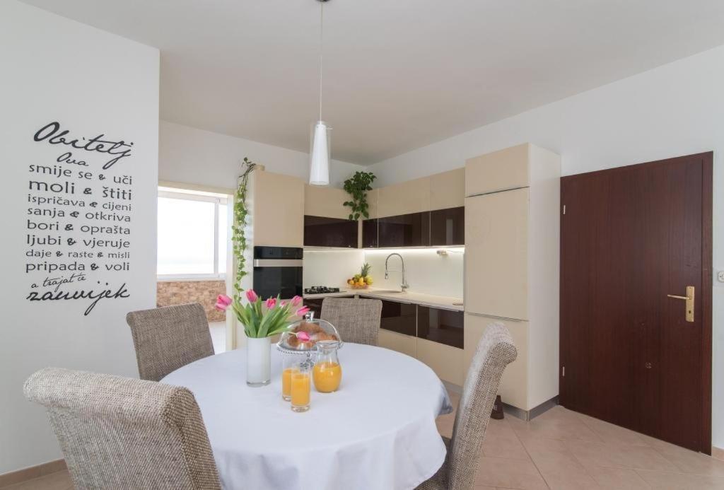 Apartment Marcela Сутиван Екстериор снимка
